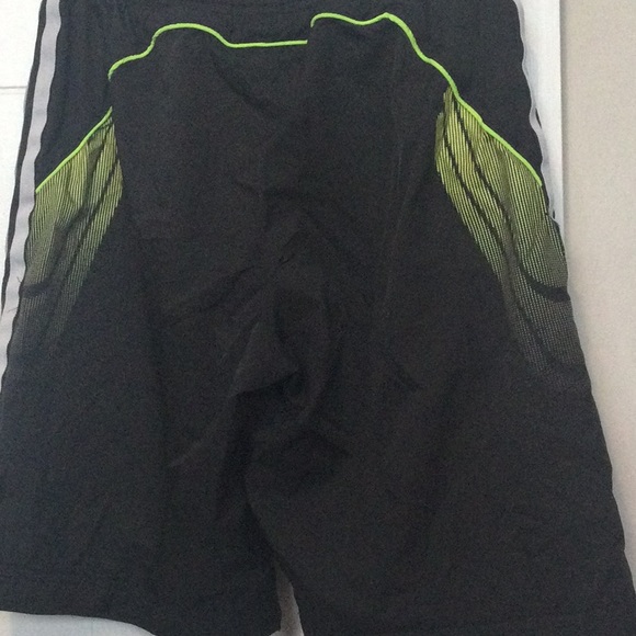 Boys Adidas Shorts - Picture 4 of 5